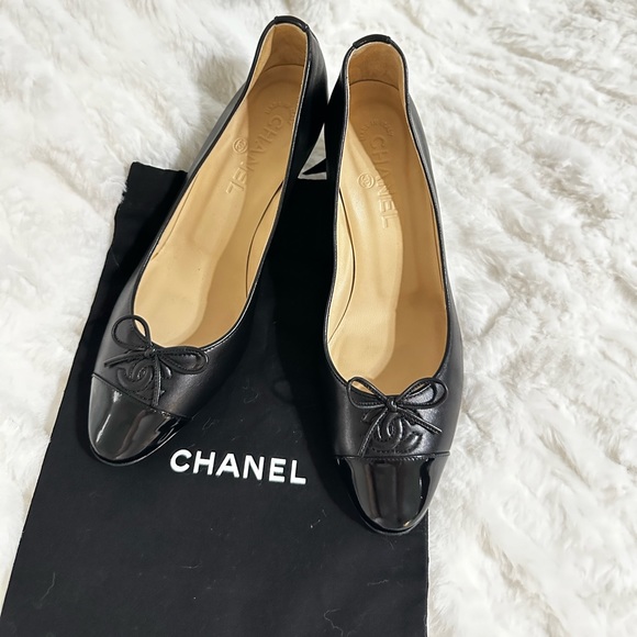 Chanel Classic  Bow CC Logo  Pump - Picture 1 of 8